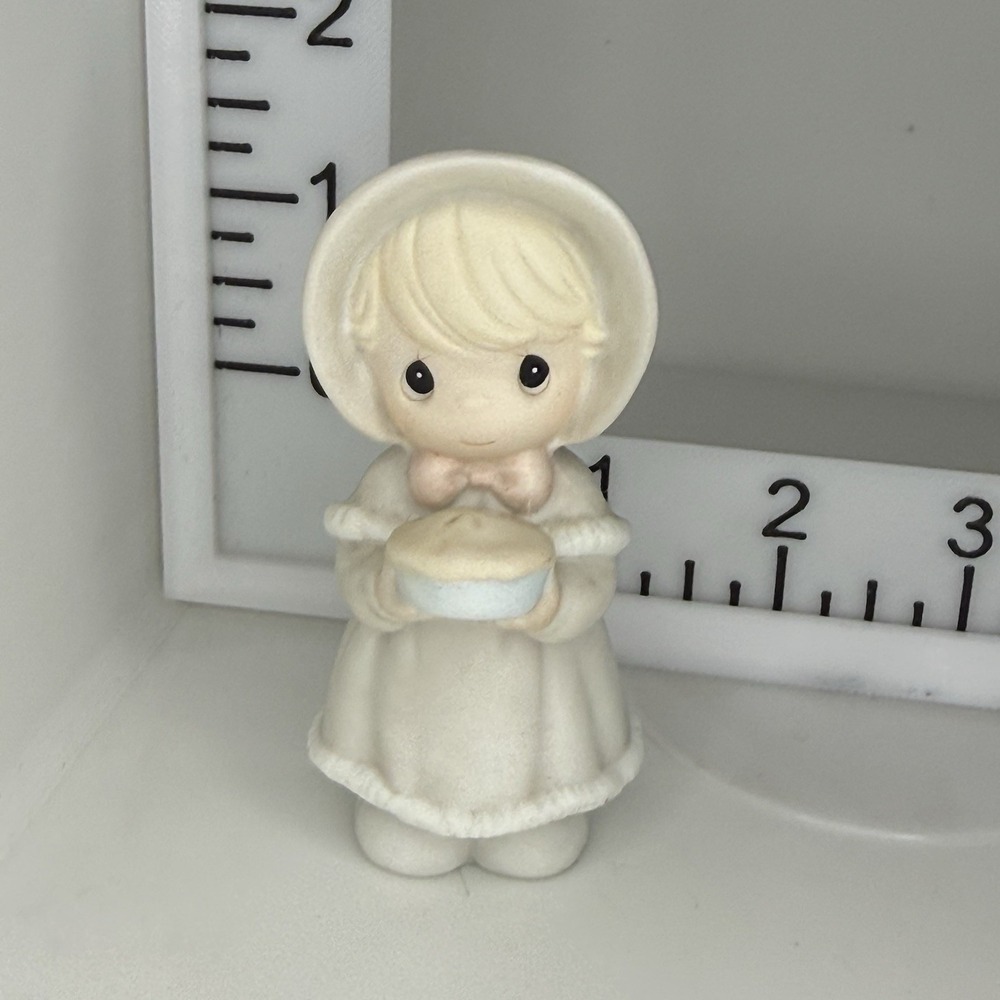 Precious Moments Holiday Wishes Sweety Pie 312444 Pre Owned